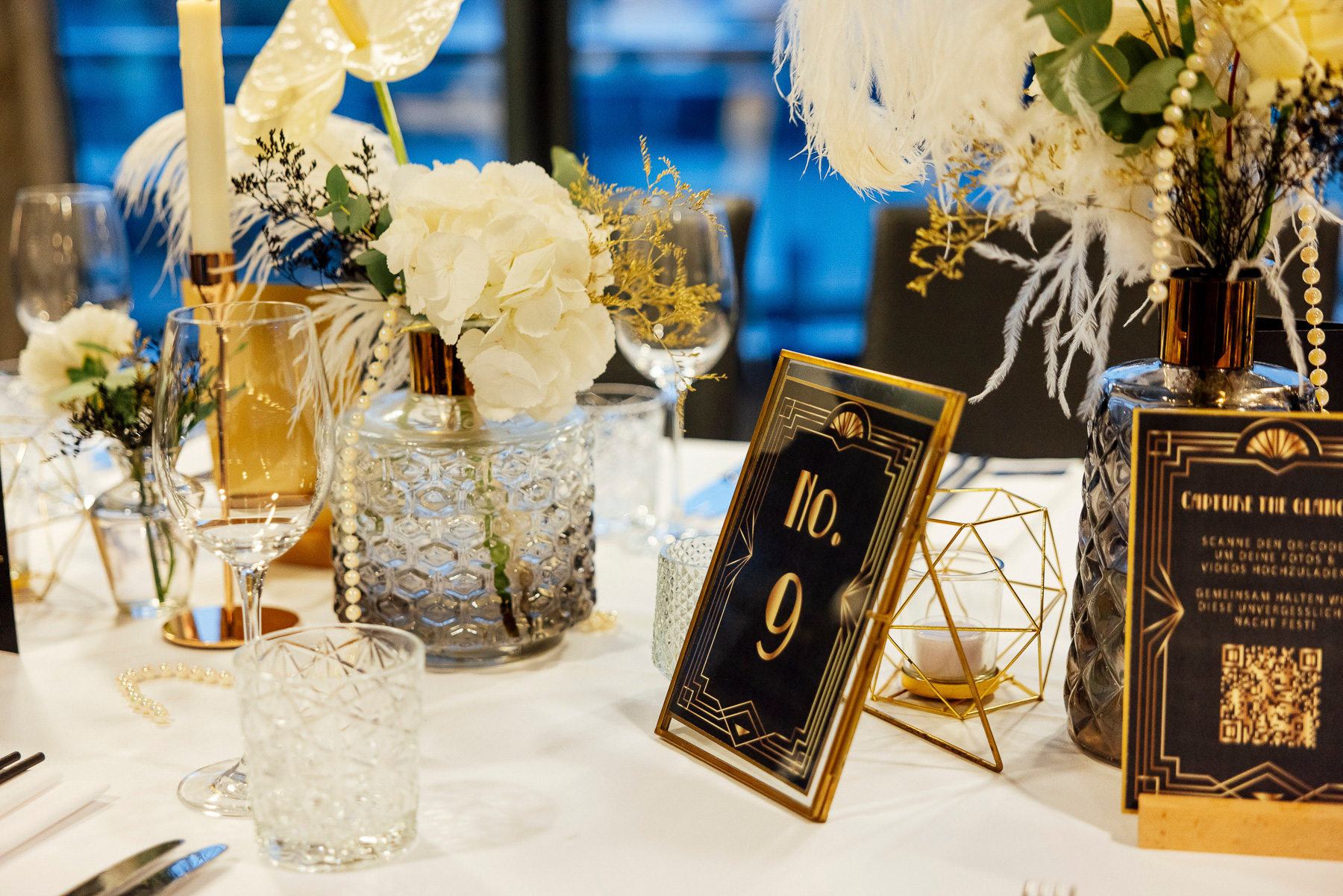 Eventstyling mit Floristik und Dekoration für Firmenveranstaltung in stilvollem Ambiente