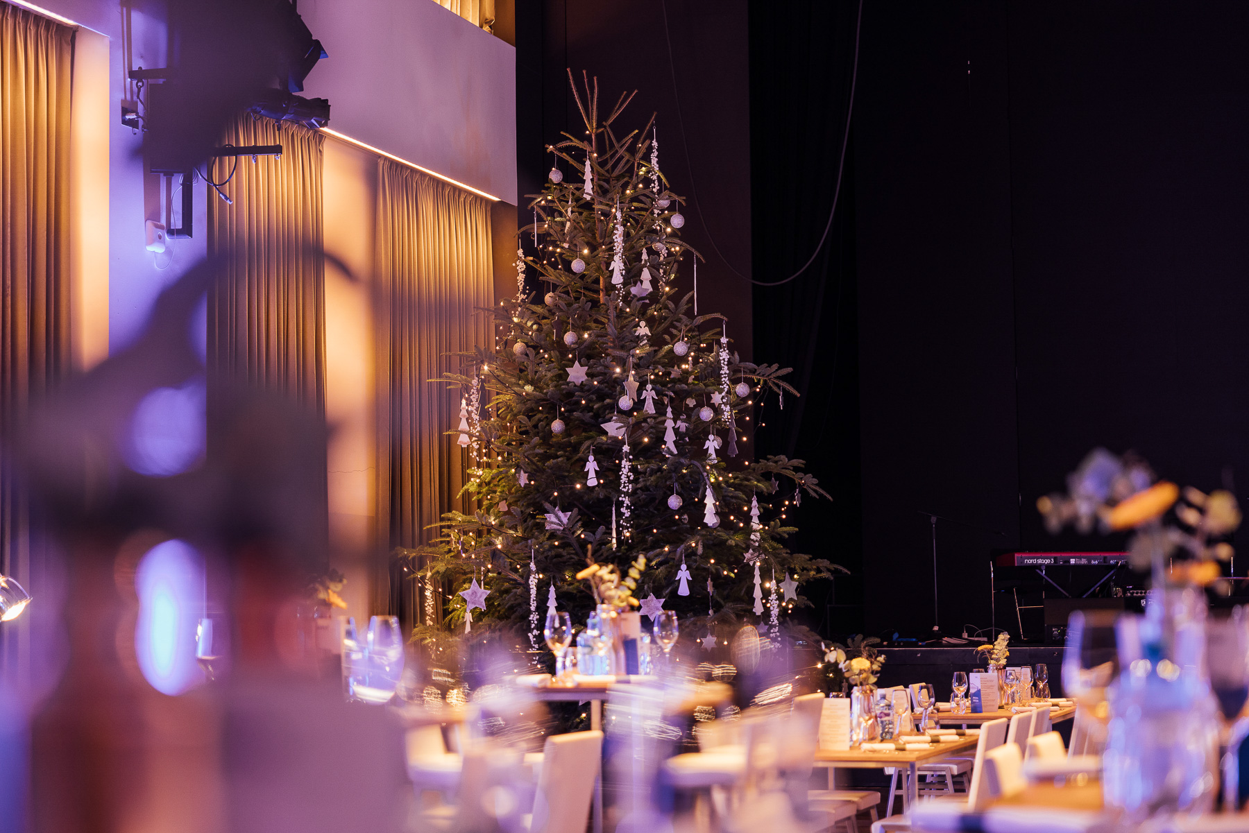 Eventstyling mit Floristik und Dekoration für Firmenveranstaltung in stilvollem Ambiente